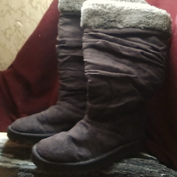 Like NEW Skechers Chocolate Suade/ Fur Top - Picture 9 of 12